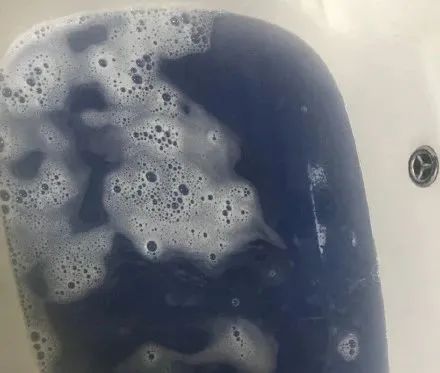 千万不要自己在家染发,买染发剂自己在家染发