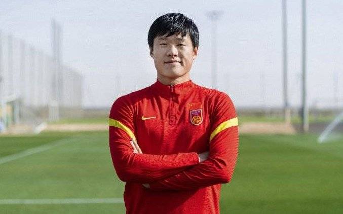 最新国足定妆照出炉，蒿俊闵领衔的鲁能三将帅气上镜