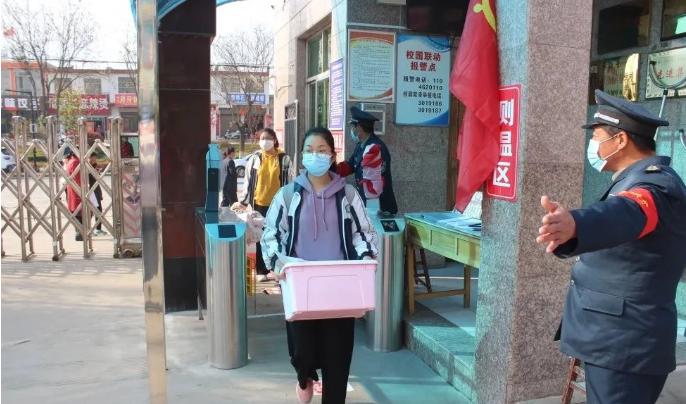 华阴高考,2022届学生走进高三奋战高考