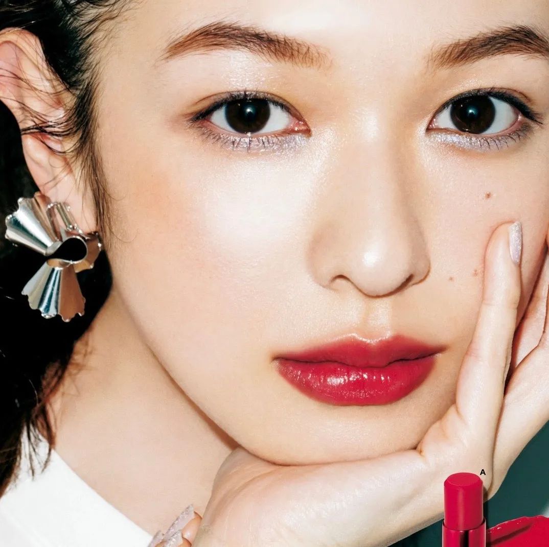 今年一定要给自己买一对红色耳环,耳环买什么材质的好