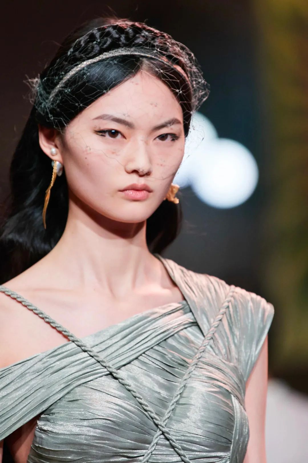 今年一定要给自己买一对红色耳环,耳环买什么材质的好