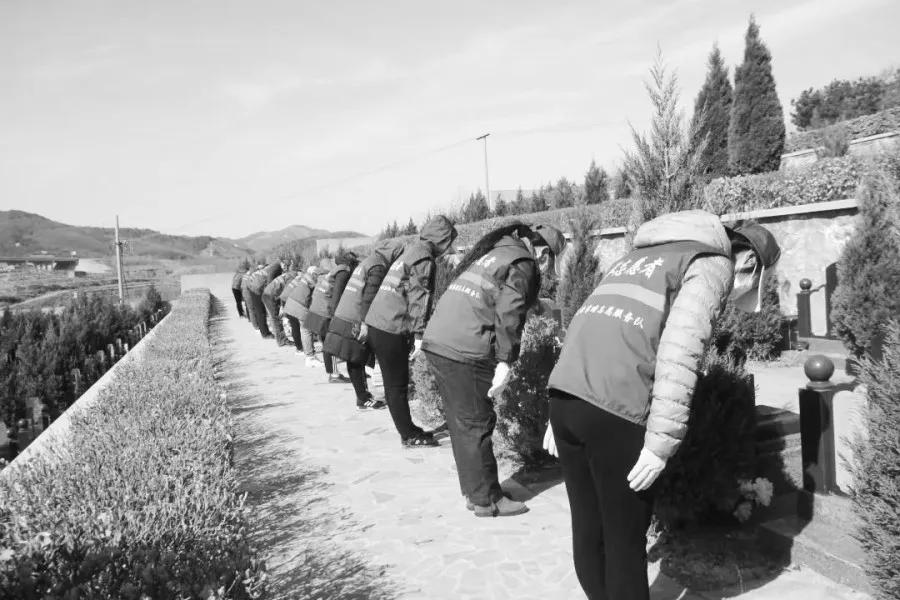 威海市开展清明节祭扫活动,别样清明一样情云上祭祀寄哀思