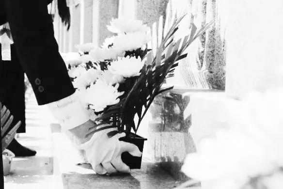 威海市开展清明节祭扫活动,别样清明一样情云上祭祀寄哀思