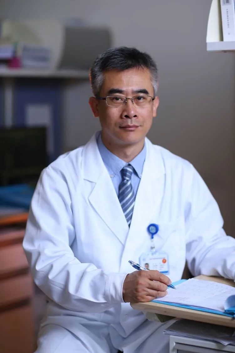 神经外科帕金森义诊宣传报道,医院开展帕金森日宣传义诊活动