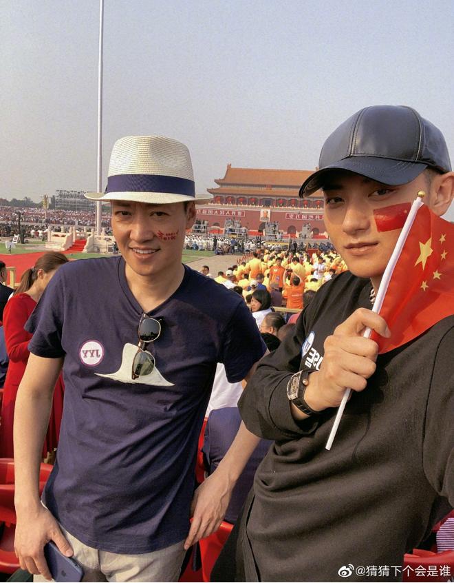 黄子韬和辛柏青,黄子韬清爽少年感穿搭盘点