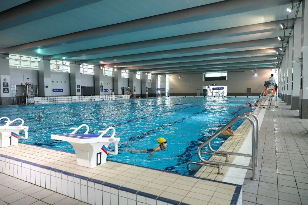 坐着地铁看浦东｜美到惊艳！童话乐园、古镇园林、跑酷金字塔……这条地铁线都能到，还能跨省游