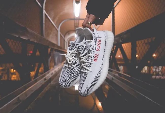yeezy白斑马官网什么时候补货,yeezy白斑马2020字母都是反的吗
