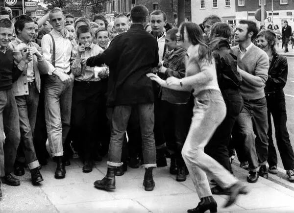 马丁靴一定要买马丁博士的吗,马丁博士马丁靴能穿多久