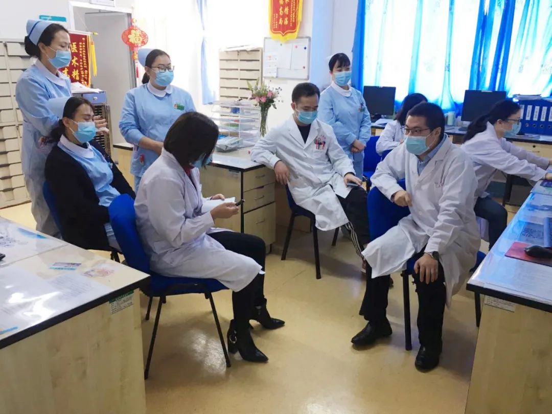 【帮扶故事】深中医支援广西隆林县医疗队员路边生死救援，成功抢救晕倒路人