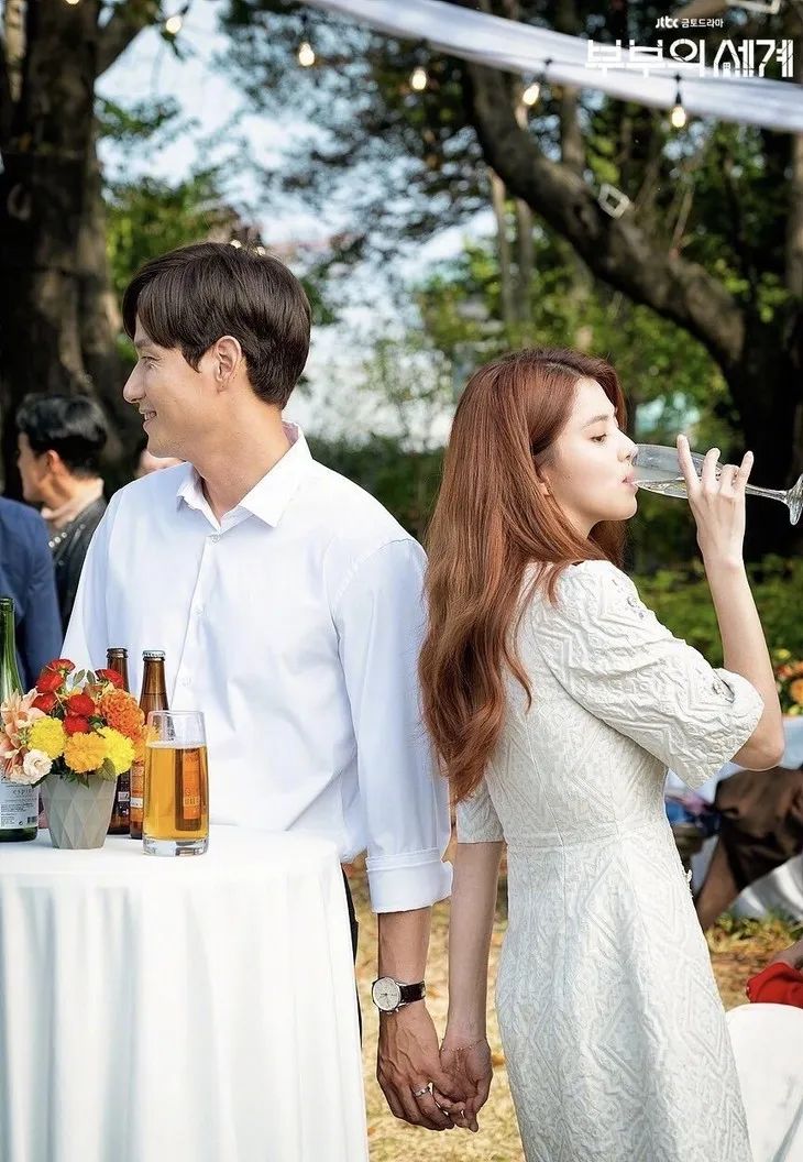 壹周潮话题|木村夫妇结婚20年首秀恩爱,海狸Kaia居家没忘秀身材