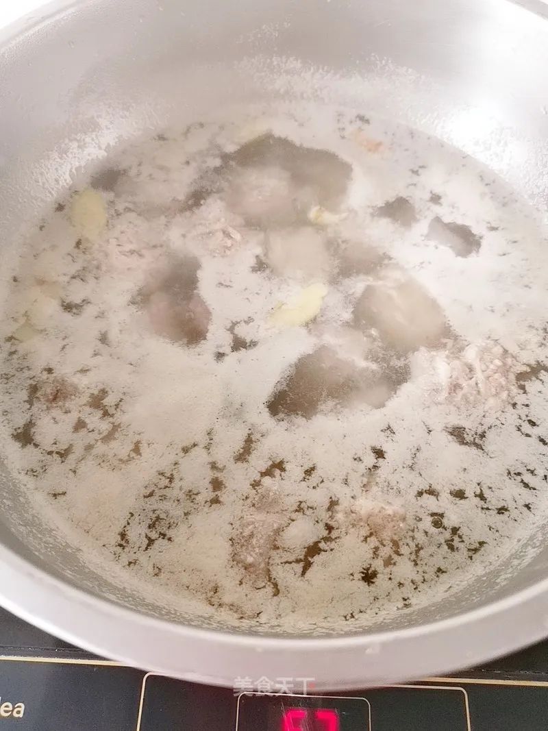 无任何添加的卤鸭货,刚卤出来的鸭货比较麻