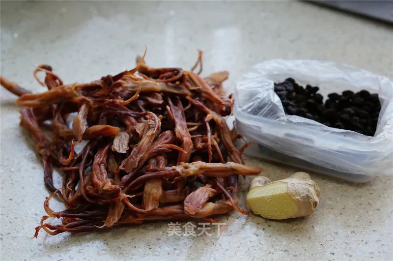 无任何添加的卤鸭货,刚卤出来的鸭货比较麻