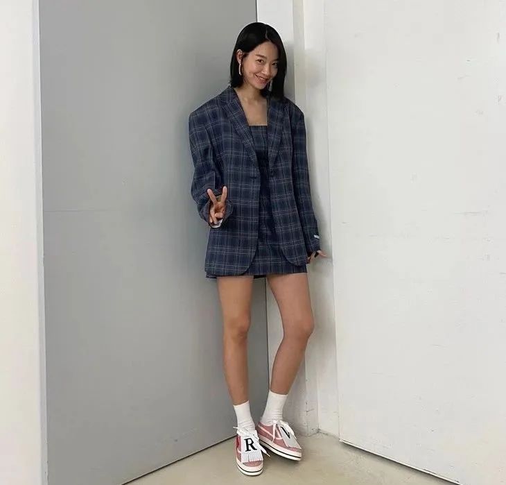 配饰狂|杨幂的终极时髦秘籍，10块钱帮你给腿整容