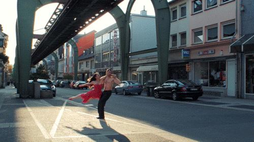 然后我们跳了舞完整版,然后我们跳了舞豆瓣