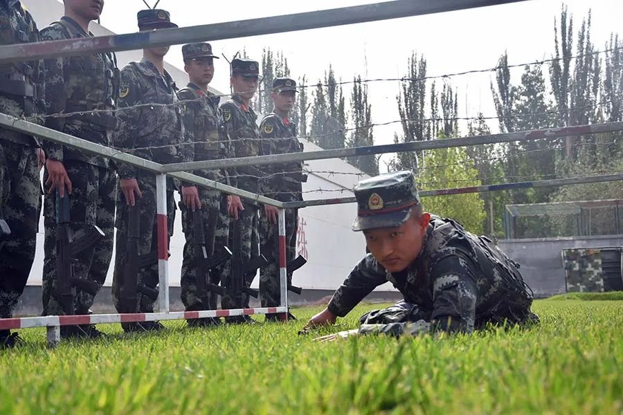 班长和战士发生矛盾怎么办,班长吵架战士受罚