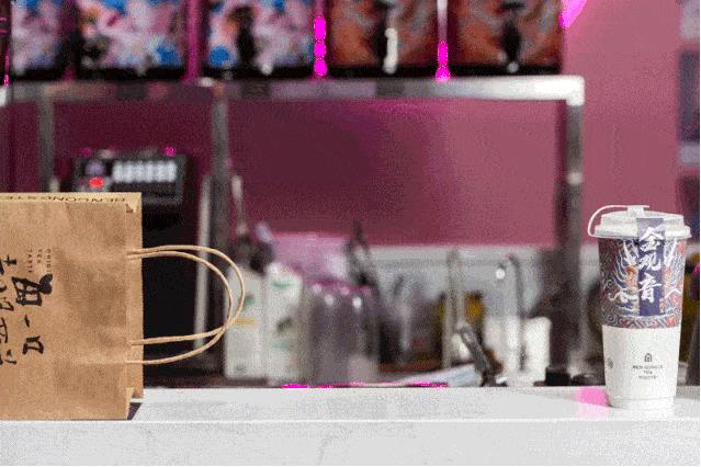 小鲁哥携手万小汇直播探店！小米手环、蒂佳婷面膜走到哪送到哪