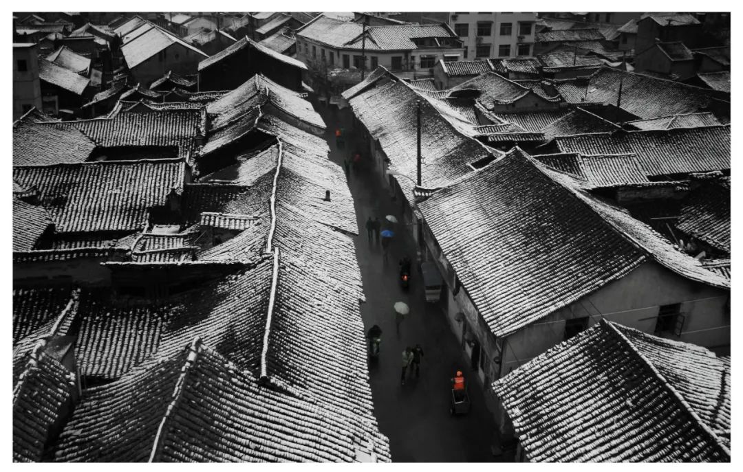 浜戝拰闈為仐,涓変唬鎵嬭壓浜虹殑鍧氭寔