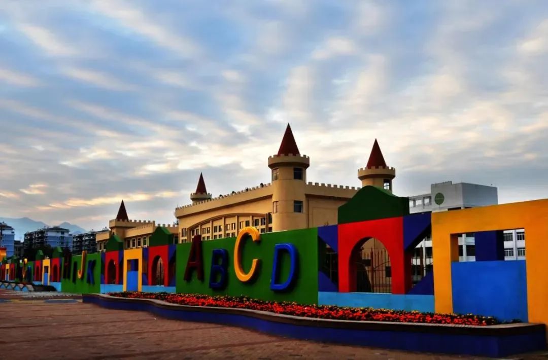 浜戝拰闈為仐,涓変唬鎵嬭壓浜虹殑鍧氭寔