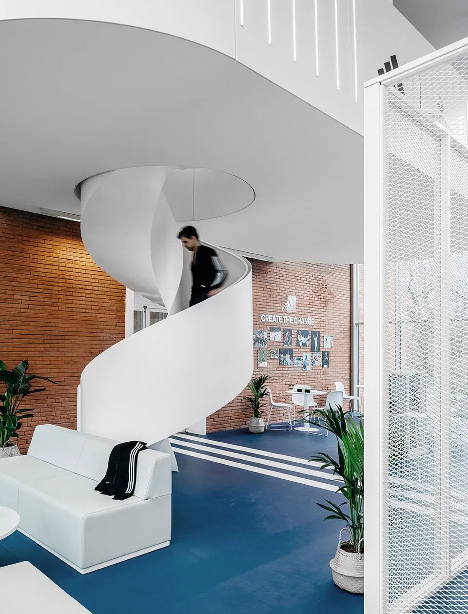 阿迪达斯X法国国家体育学院公共空间改造/UbaltArchitectes+UbiBene