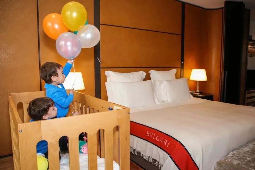 不热不堵人不多,城中开房度假难道不够爽吗?丨寻味