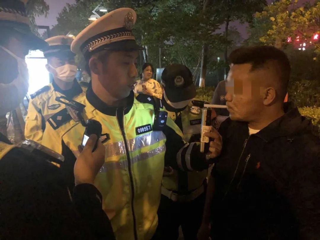 喝酒后遇到紧急情况下能开车吗,白酒喝了第二天能不能开车