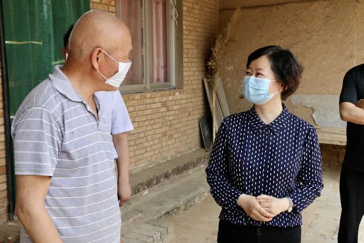 县委书记刘莉,赵继红到平原镇调研脱贫攻坚工作