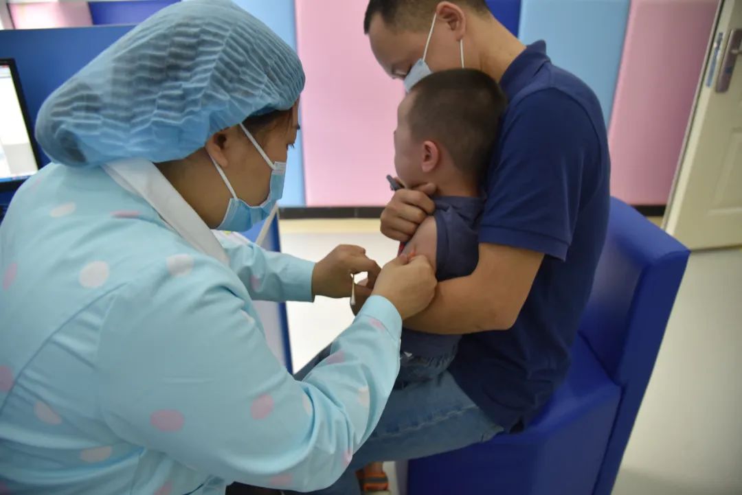 小孩错过打疫苗时间怎么上学,宝宝错过接种疫苗时间还能接种吗