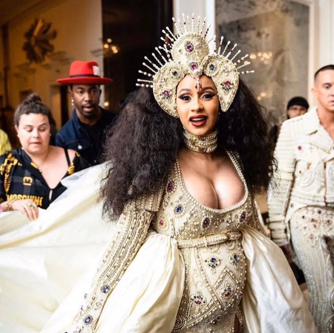 大都会盛典“十年回忆杀”，看戏精时尚如何挑战庶民的审美