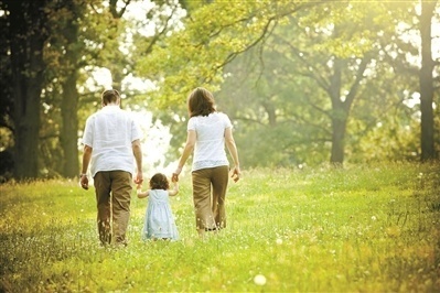 “有毒”的育儿群，正在刷屏我们的朋友圈