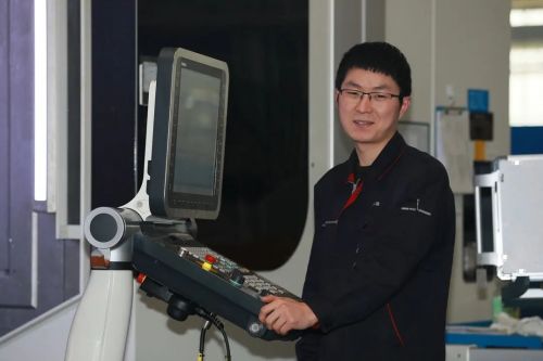 航空工业的广大青年不负青春/开拓进取