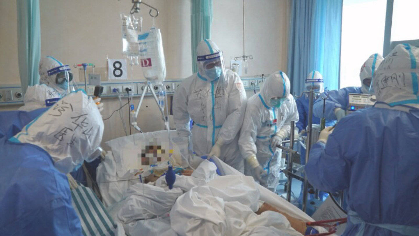 致敬医生大爱无疆,感谢护士致敬医生