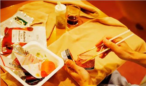 疫情之下,越来越多的日本贫困女性投入AV行业