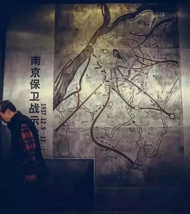 他曾位列中国富豪榜，如今却倾家荡产甘愿为“奴”……