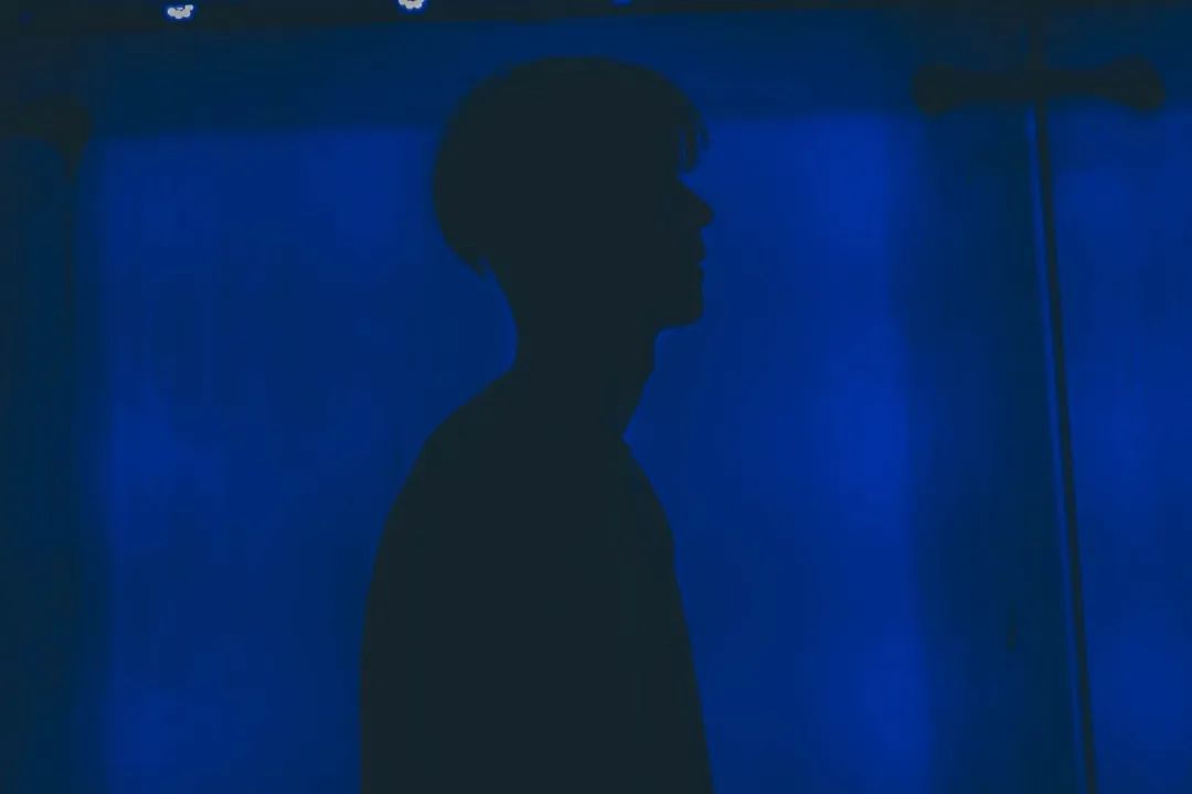 尼龙校草｜你的夏日运动场，就差这位复旦排球队帅哥朱启航了