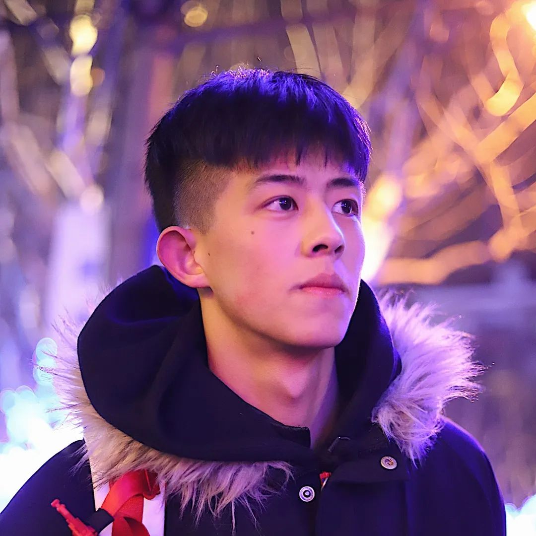 尼龙校草｜你的夏日运动场，就差这位复旦排球队帅哥朱启航了