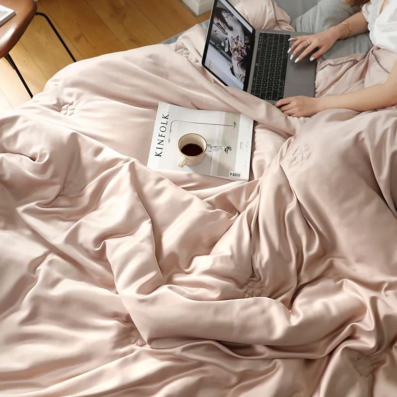 桑蚕丝夏凉被薄款,桑蚕丝被是否冬暖夏凉