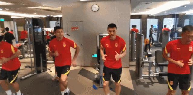 艾克森成都蓉城热身,国足艾克森哪里犯规了