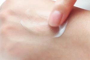 眼霜中的爱马仕！清爽不长脂肪粒，去黑眼圈效果秒2000元腊梅，亲测有效