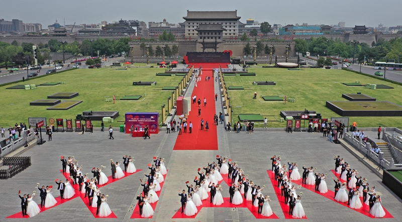 西安终于等到你“最美战疫情侣”520永宁门永结同心