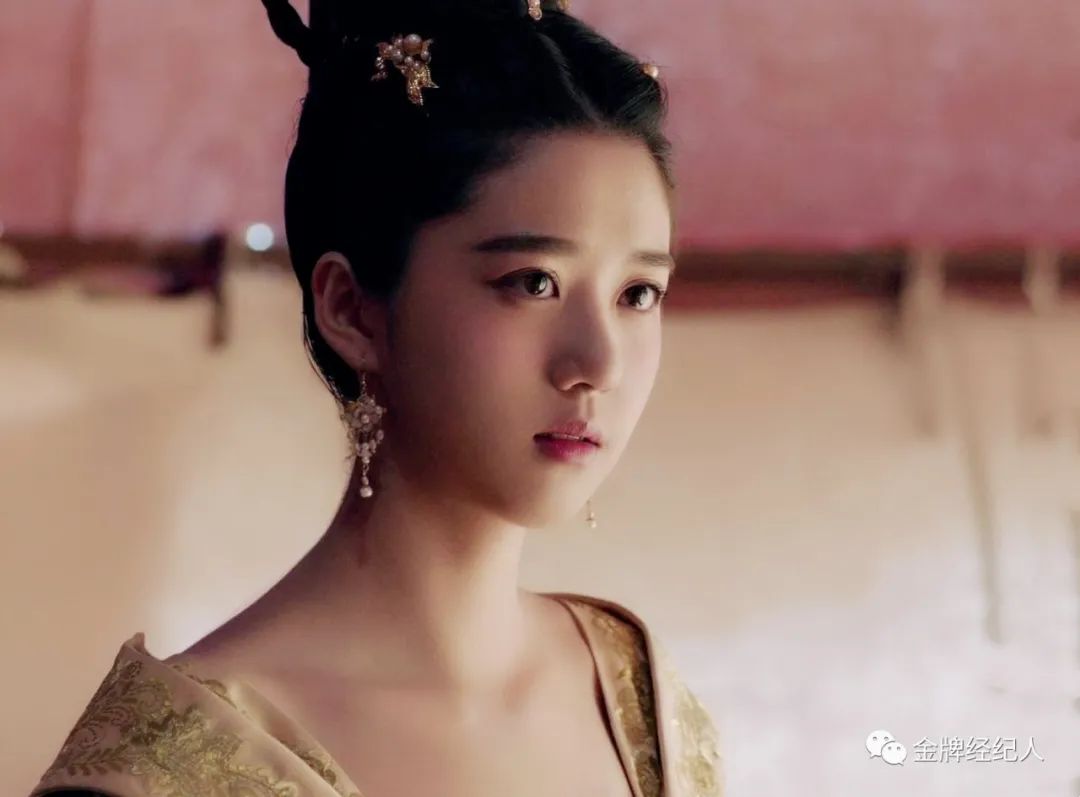 李凯馨演过哪些戏,李凯馨三剧霸屏收官演绎多面角