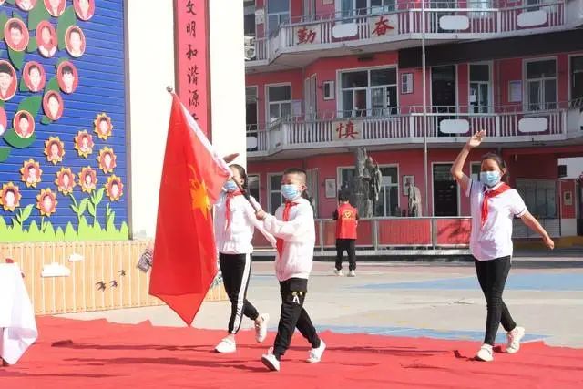 寻乌县实验小学少先队员入队仪式,林州市第一实验小学红领巾入队