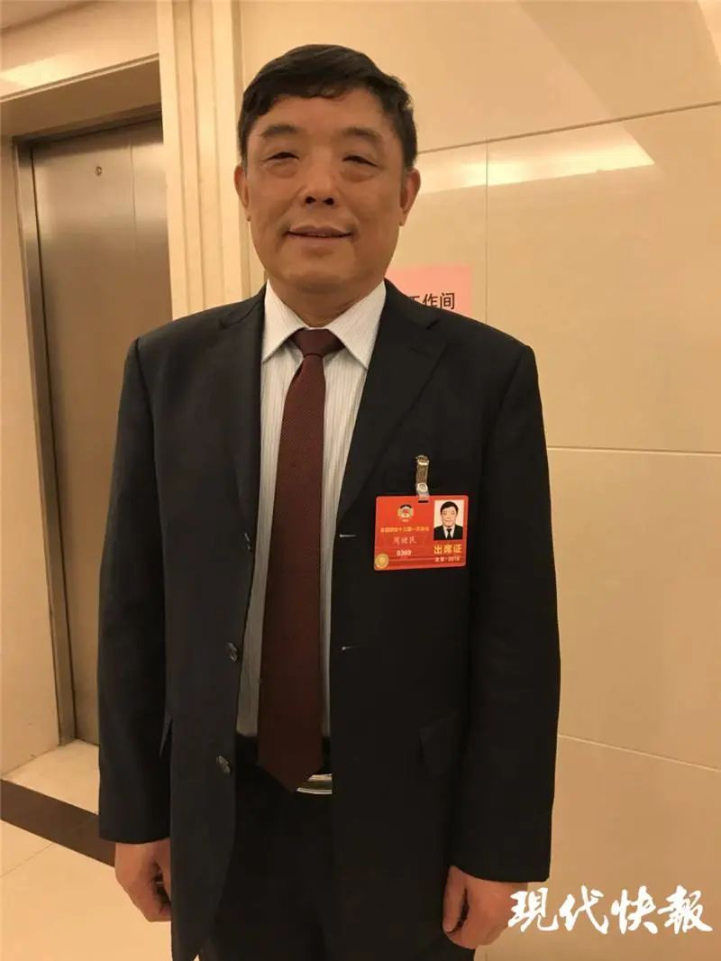 代表委员建言长江大保护，齐心绘就“一江清水两岸葱绿”