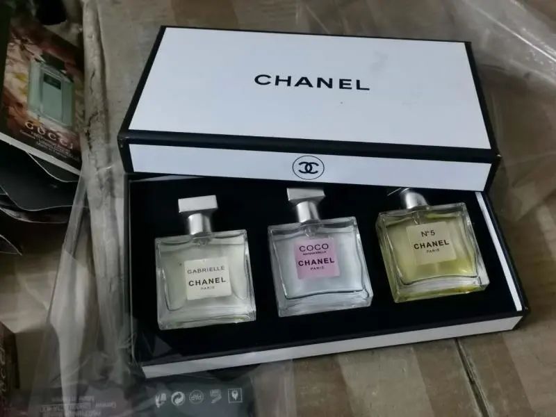 大牌香水为什么网上价格差那么多,品牌香水网购和实体店哪个便宜