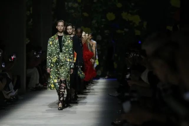 中国最大山姆会员店开建，7万平米包含餐饮休闲娱乐；云南拿出1.2亿补贴餐饮住宿企业；京东1亿美元投资国美零售|猫头鹰商业周报