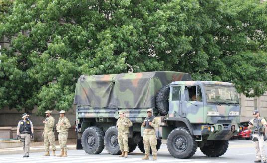 太“*力暴**”了，纳指竟要历史新高！140城爆发抗议，五角大楼进入“黄色警戒”，更有确诊单日暴增2.4万！特朗普：要感谢我