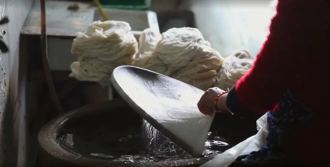 蚕丝被曝光事件,蚕丝被真相图片