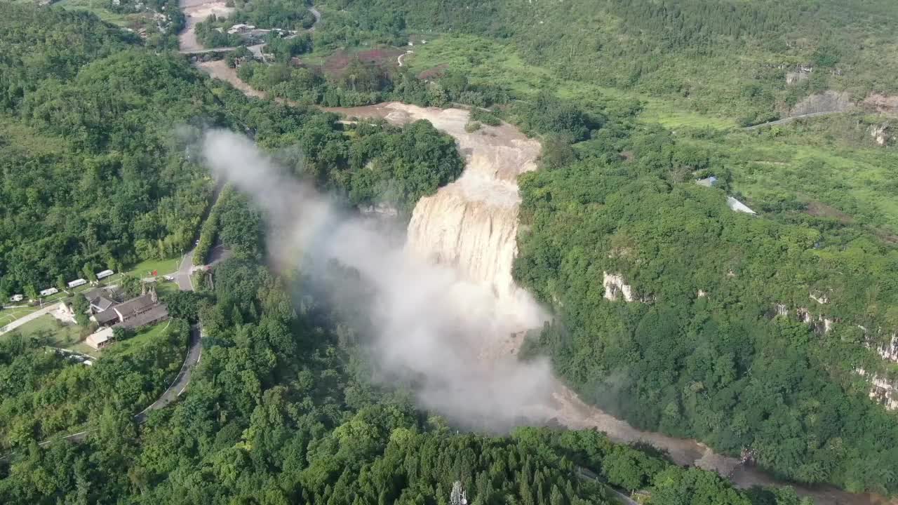 黄果树瀑布上游暴雨量,十月份的黄果树瀑布水流量大吗
