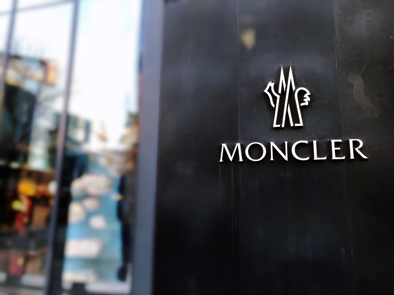 moncler羽绒服澳门店,moncler发光羽绒服在哪里买