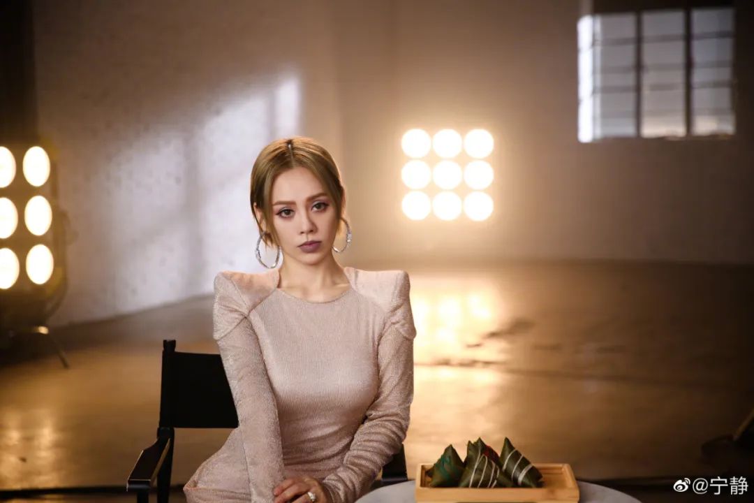 宁静推荐nude色眼影,宁静眼影盘