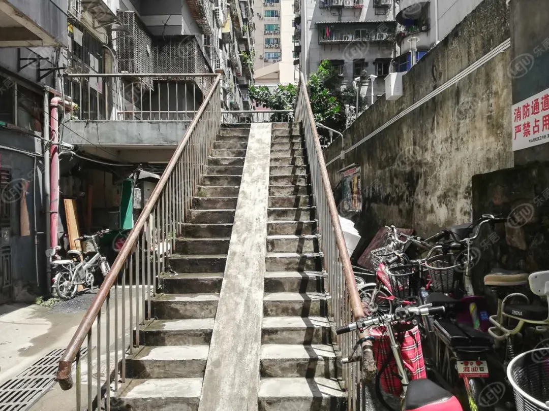 实探楼盘工程进度,实探现房改善楼盘